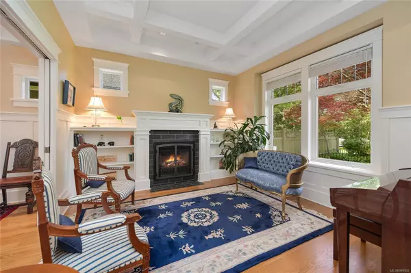 Oak Bay, BC V8S 2R1,2175 Bartlett Ave