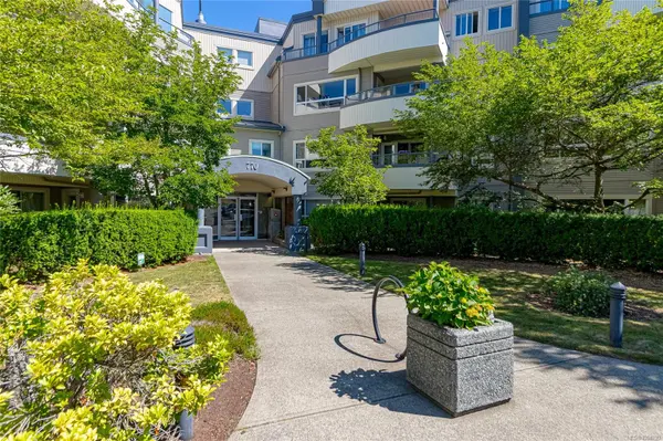 Nanaimo, BC V9S 2H6,770 Poplar St #406