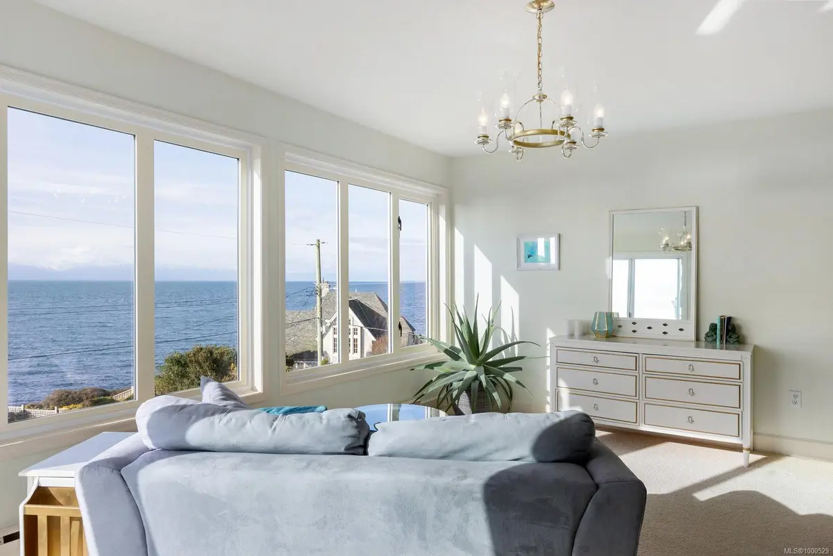 Oak Bay, BC V8S 2M8,637 Beach Dr