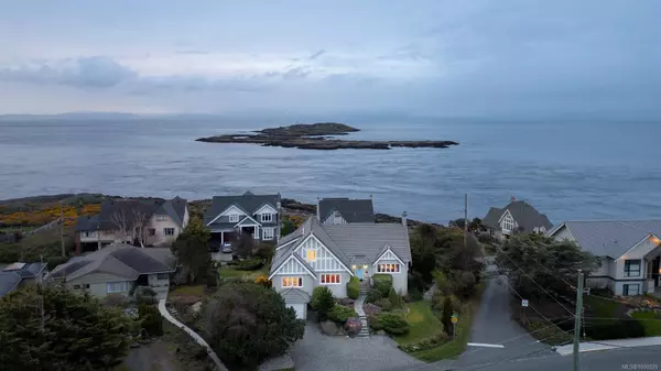 Oak Bay, BC V8S 2M8,637 Beach Dr