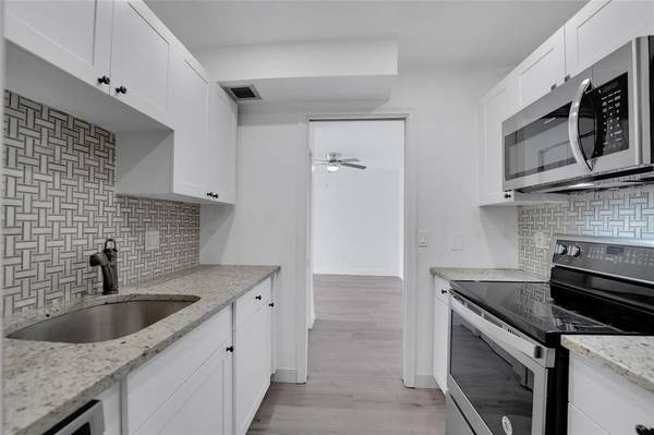 Lantana, FL 33462,301 Croton Ave #302