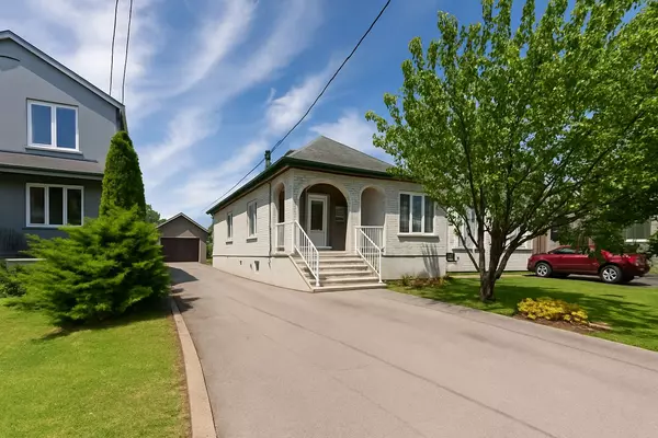 130 Jay ST,  Toronto W04,  ON M6L 2M2