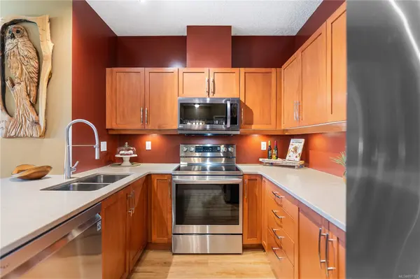 Esquimalt, BC V9A 4P7,1156 Colville Rd #404