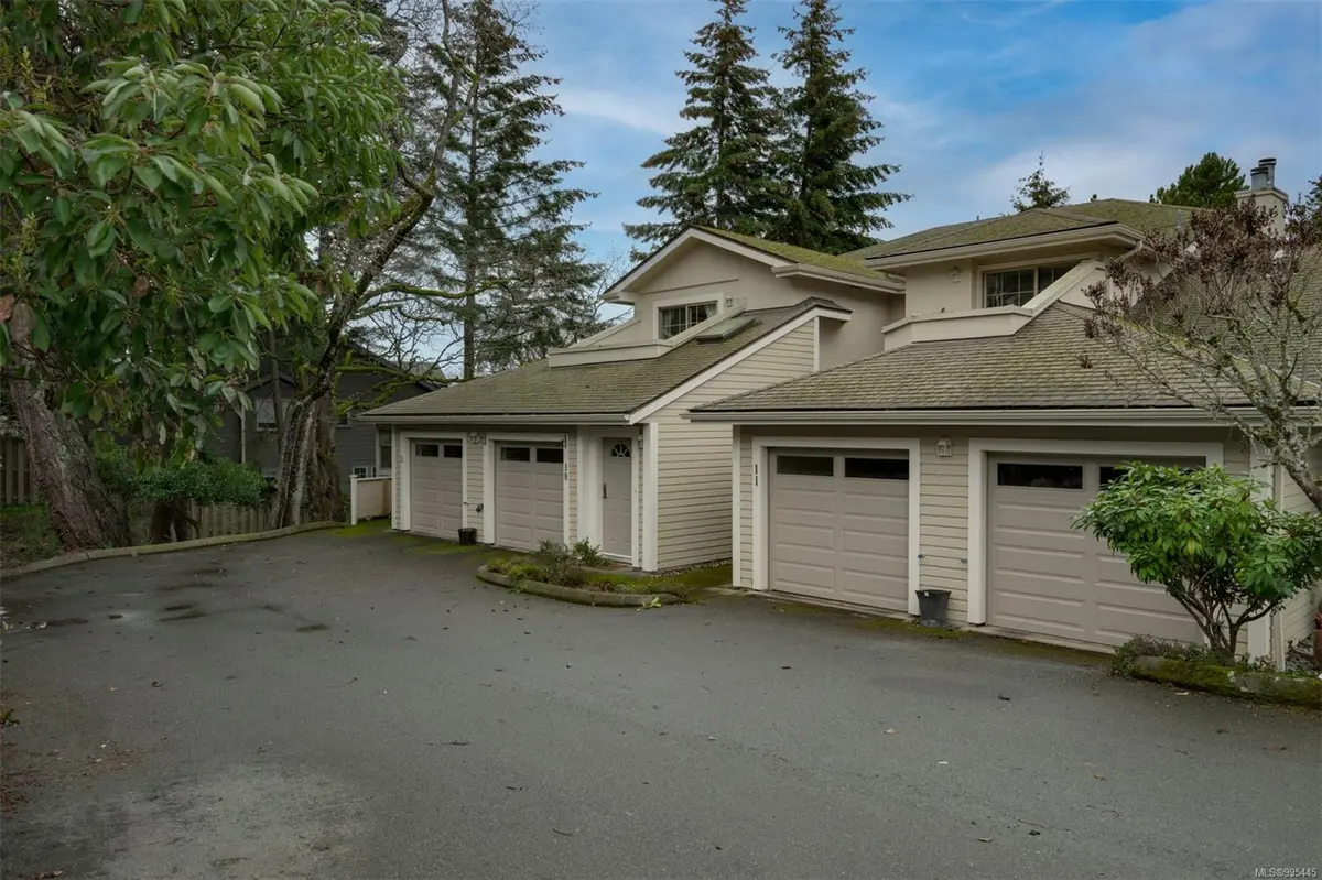 Esquimalt, BC V9A 7L9,850 Parklands Dr #10