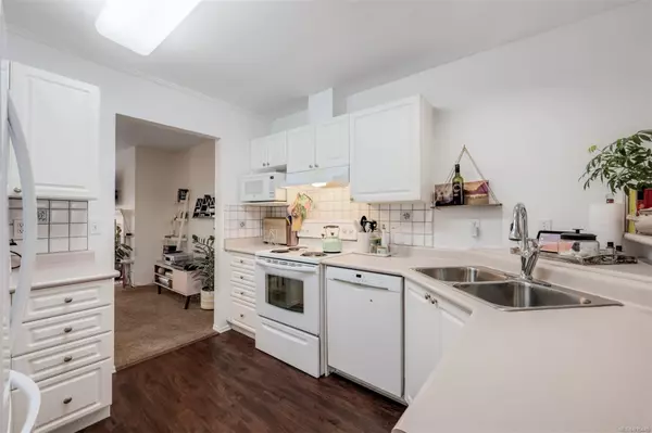 Esquimalt, BC V9A 7L9,850 Parklands Dr #10