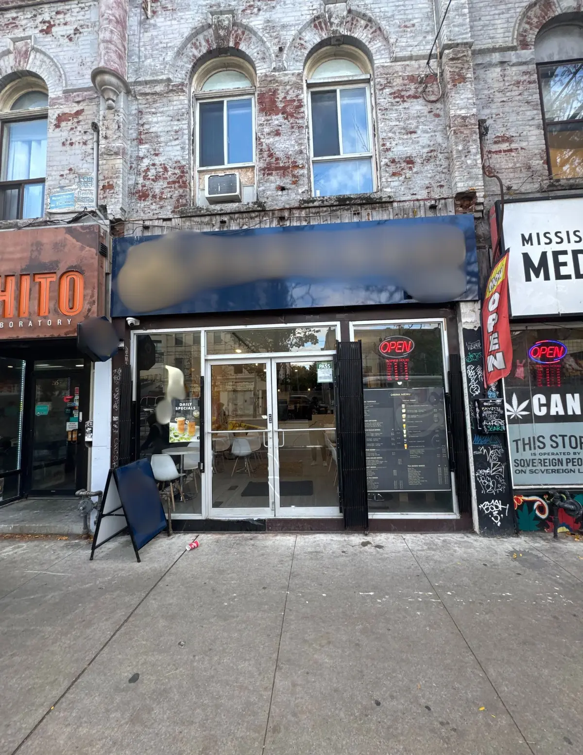 Toronto C01, ON M5T 1S2,287 College ST