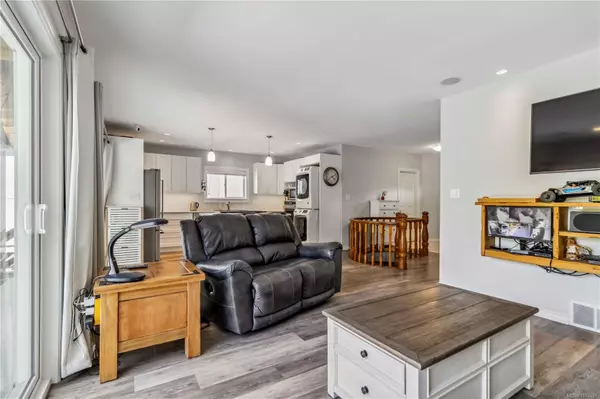 Esquimalt, BC V9A 2Y1,1112 Craigflower Rd