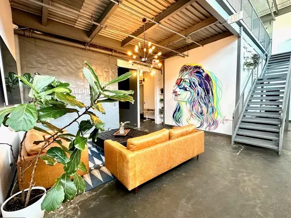 Toronto E01, ON M4M 2M9,28C Logan AVE