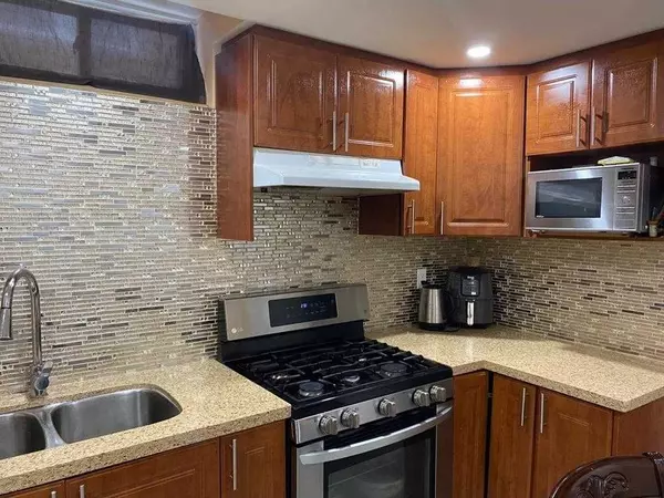 Pickering, ON L1X 0C8,1521 Dusty DR