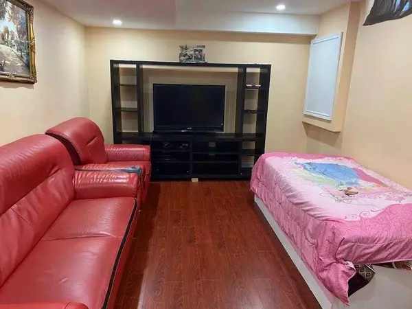 Pickering, ON L1X 0C8,1521 Dusty DR