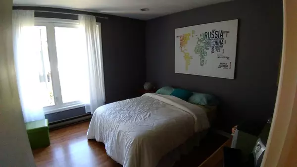 Toronto E02, ON M4E 1C9,2064 Queen ST E #4