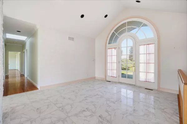 Markham, ON L6C 1N3,10050 Warden AVE