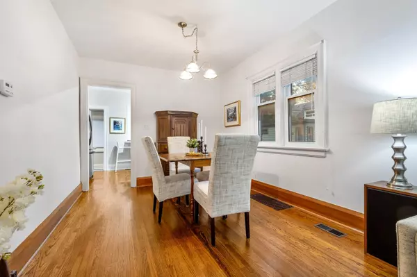 Toronto W02, ON M6P 1C3,96 Chelsea AVE