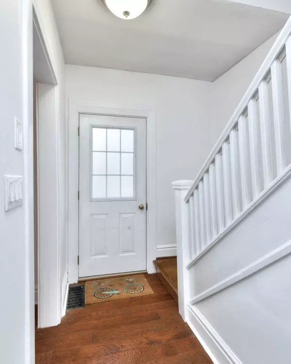 Wellington, ON N1H 5X4,136 Alma ST N