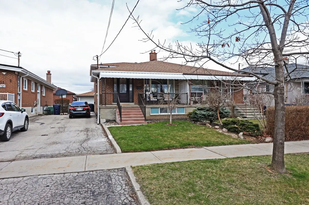 Toronto W04, ON M9N 3L1,49 Howbert DR