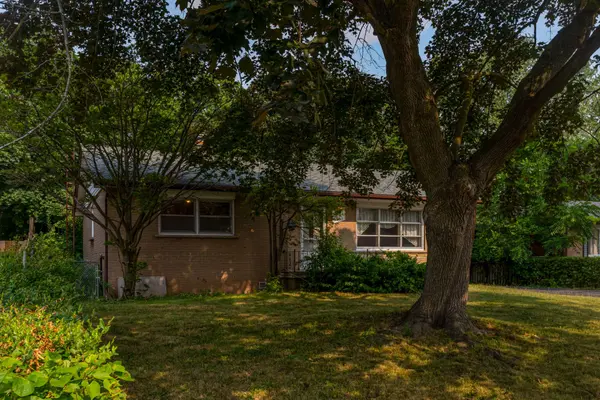 Oakville, ON L6L 2W8,1191 Pinegrove RD