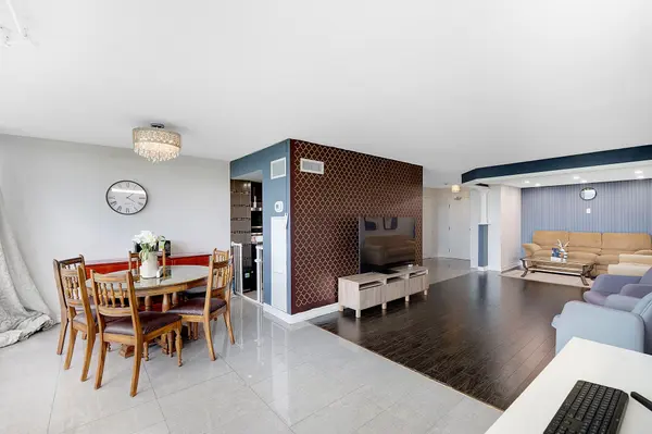 Toronto W10, ON M9V 5G9,5 Rowntree RD #1411