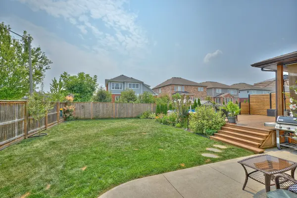 Niagara Falls, ON L2H 0H9,8786 Angie DR