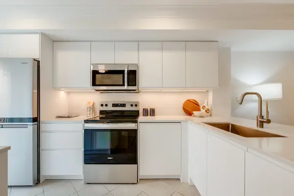 Toronto C10, ON M4S 1A7,151 Merton ST #15