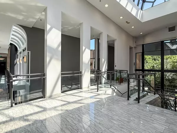 Toronto W04, ON M9N 3W4,1 Hickory Tree RD #004