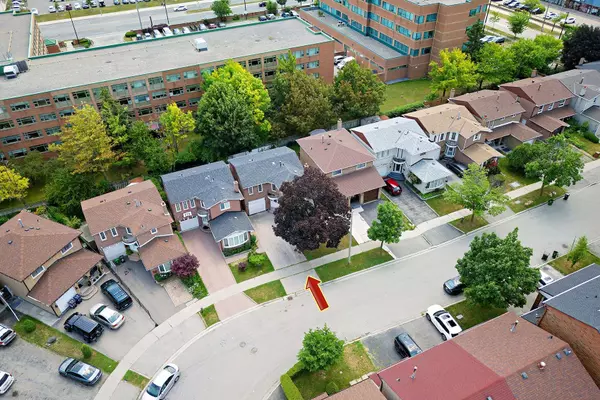 Toronto W10, ON M9V 4M5,17 Brownridge CRES