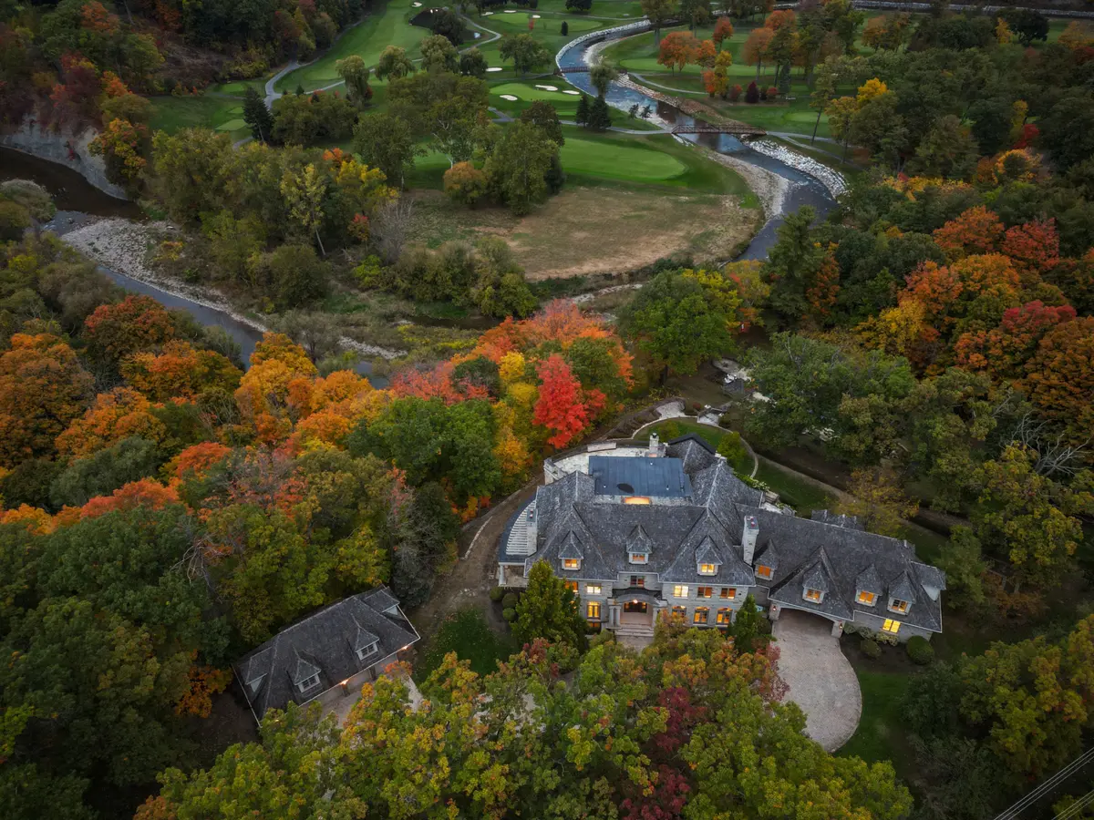 1343 Blythe RD, Mississauga, ON L5H 2C2