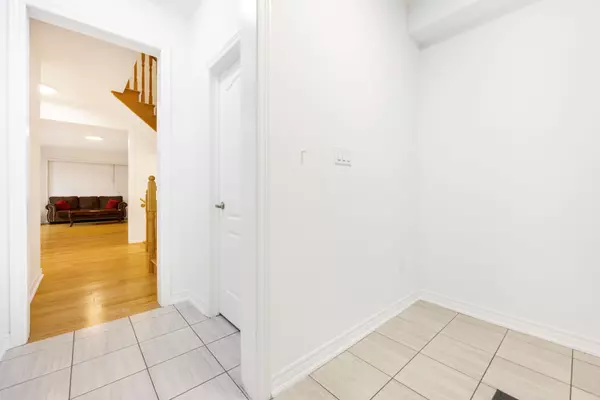 Cambridge, ON N3H 0B5,20 Cherry Taylor AVE