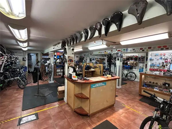 Victoria, BC V8T 3P5,1833 Cook St