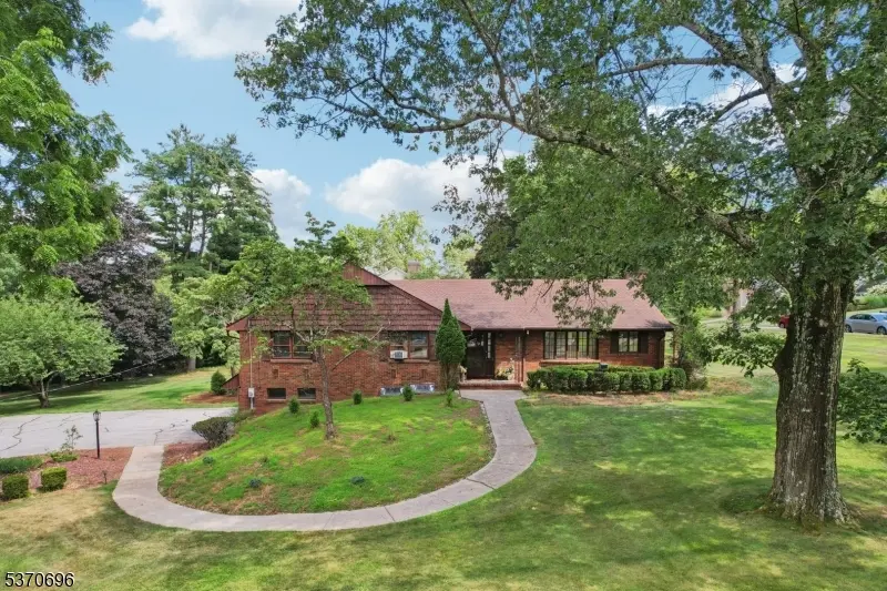 Franklin Lakes Boro, NJ 07417,775 Colonial Rd