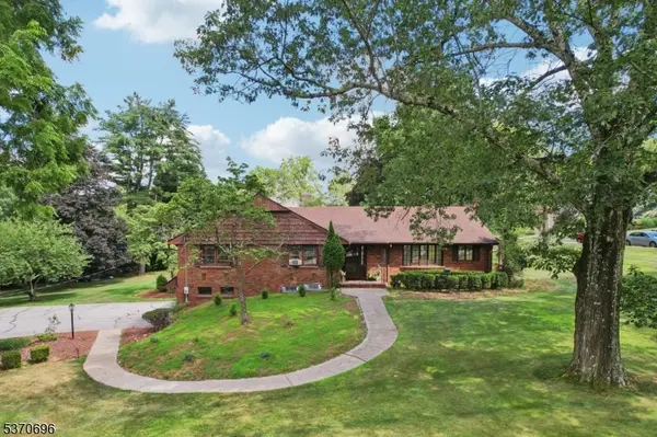 775 Colonial Rd, Franklin Lakes Boro, NJ 07417