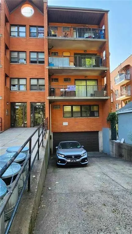 Corona, NY 11368,38-12 114th ST