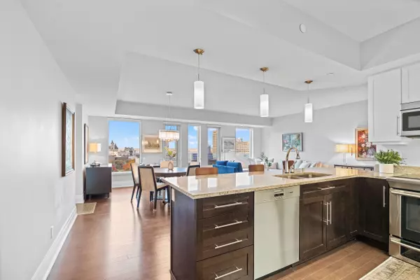 Ottawa Centre, ON K2P 1E1,108 LISGAR ST #1002