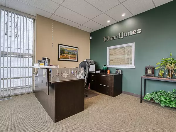 Woodstock, ON N4S 6L9,11 Riddell ST