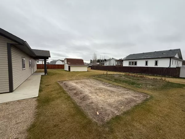 La Crete, AB T0H2H0,9005 Forest ST