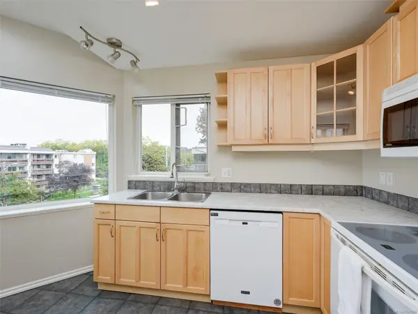 Victoria, BC V8T 2C1,1519 Hillside Ave #402