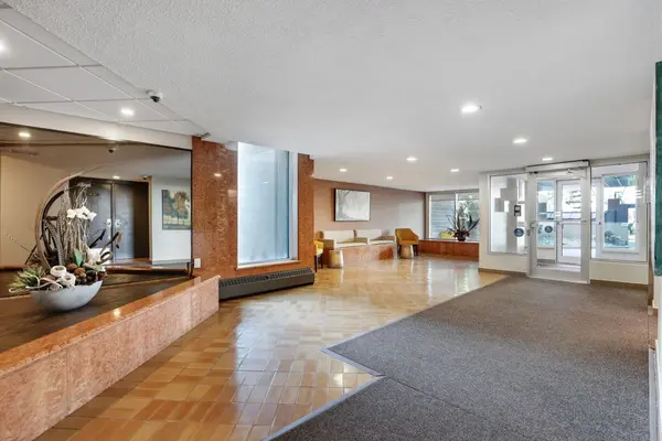 Manor Park - Cardinal Glen And Area, ON K1K 4C5,555 Brittany DR #913