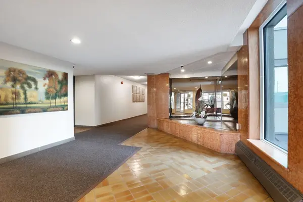 Manor Park - Cardinal Glen And Area, ON K1K 4C5,555 Brittany DR #913