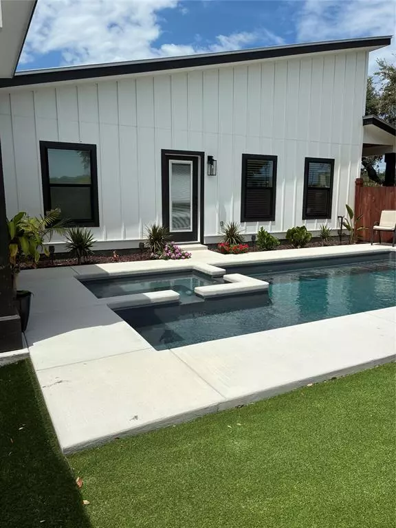 Rockport, TX 78382,1617 W Terrace Boulevard