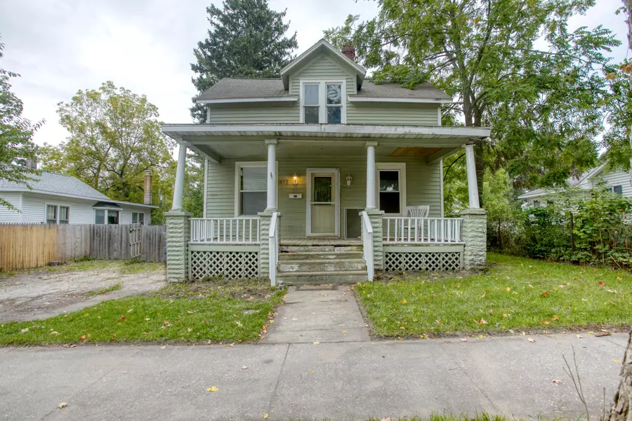 807 S Division ST, Whitehall, MI 49461