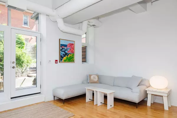 Toronto W02, ON M6P 1P4,152 Annette ST #103