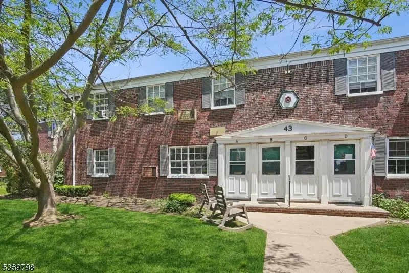 43A W Roselle Ave, Roselle Park Boro, NJ 07204