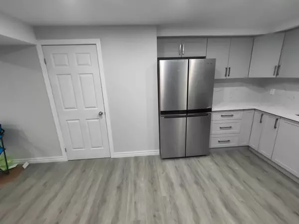 Bradford West Gwillimbury, ON L3Z 0A2,1065 Langford BLVD #LOWER