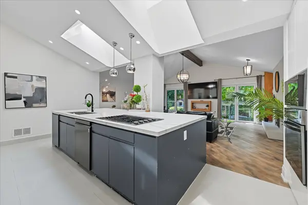 Burlington, ON L7N 2V2,568 Dynes RD