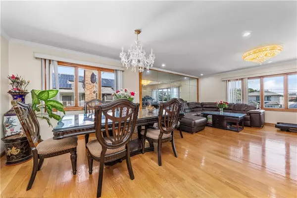 Queens, NY 11414,91-11 163rd AVE