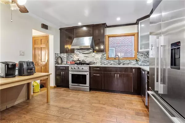 Queens, NY 11414,91-11 163rd AVE