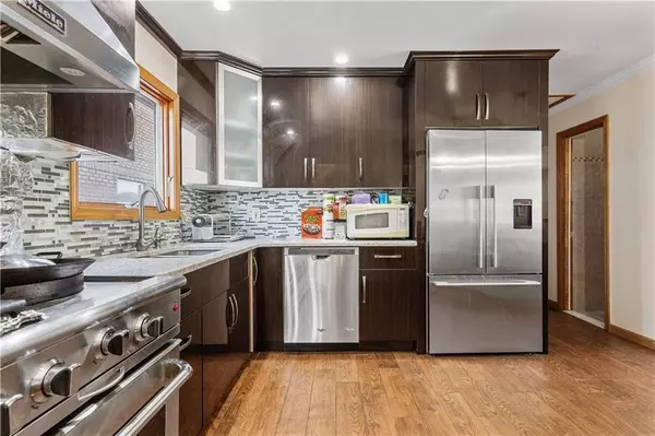 Queens, NY 11414,91-11 163rd AVE