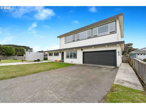 Bandon, OR 97411,875 OCEAN DR SW