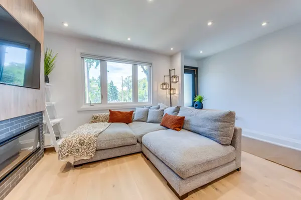 Toronto W03, ON M6E 4L6,359 Harvie AVE