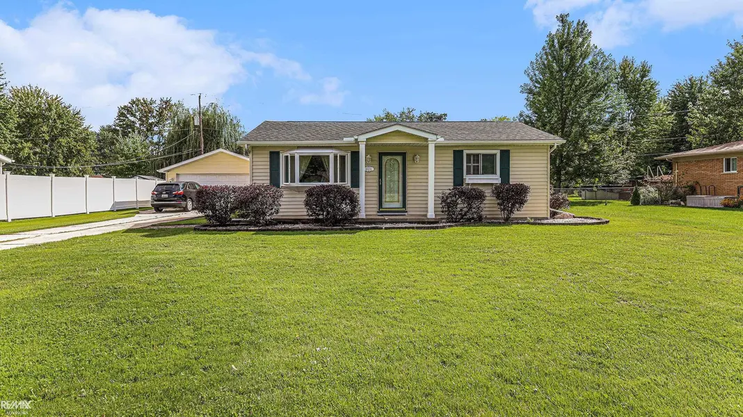 49436 Callens, Chesterfield Twp, MI 48047