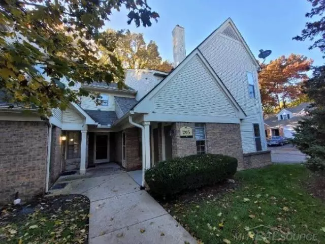 205 Maplewood, South Lyon, MI 48178